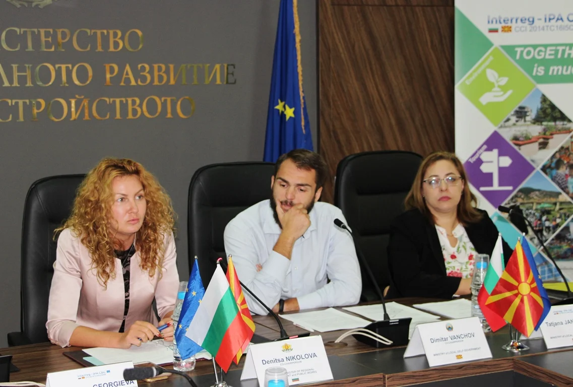 деница николова