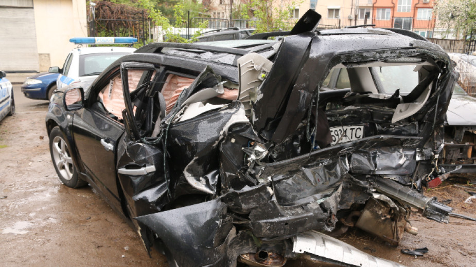 Неузнаваемо смачканата кола на Милен Цветков