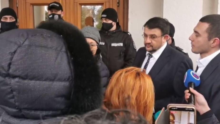 Майките от "Системата ни убива" опитаха да влязат в парламента