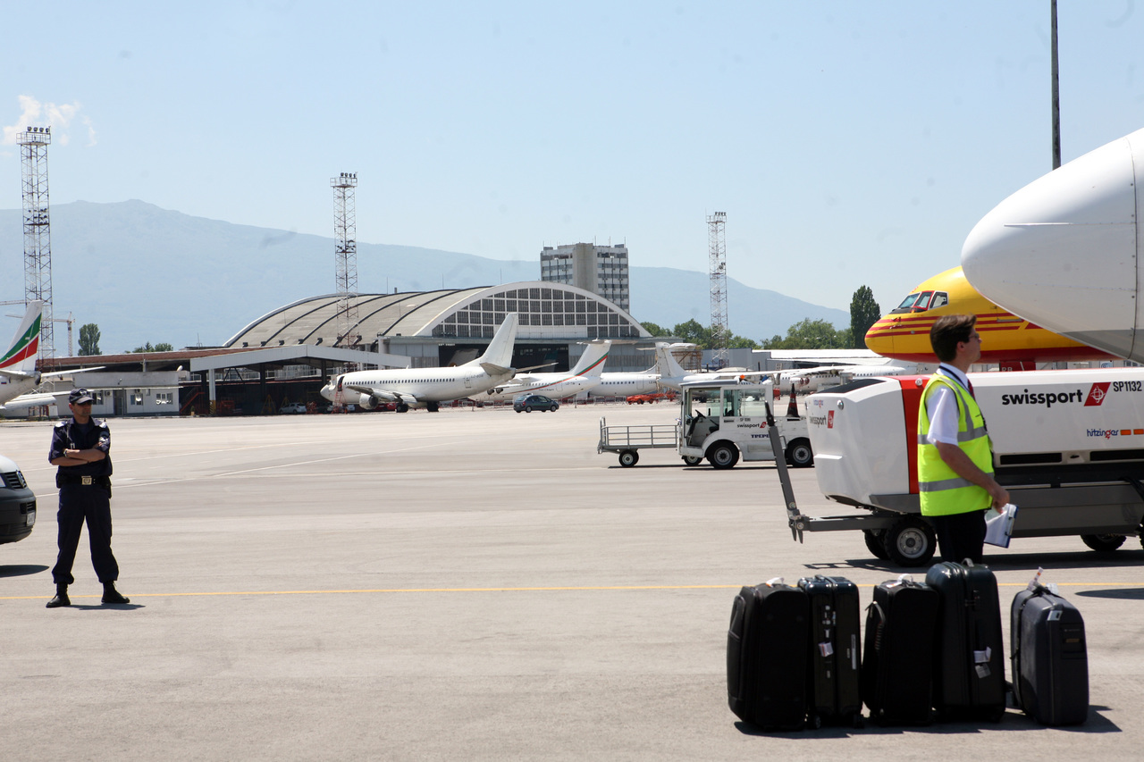 Летище София самолети