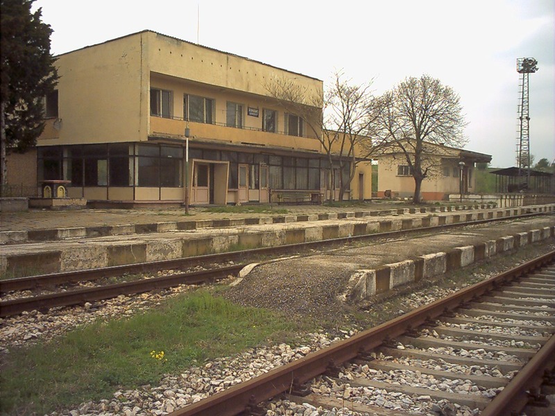 В окаяно състояние се намира жп гарата в Луковит
