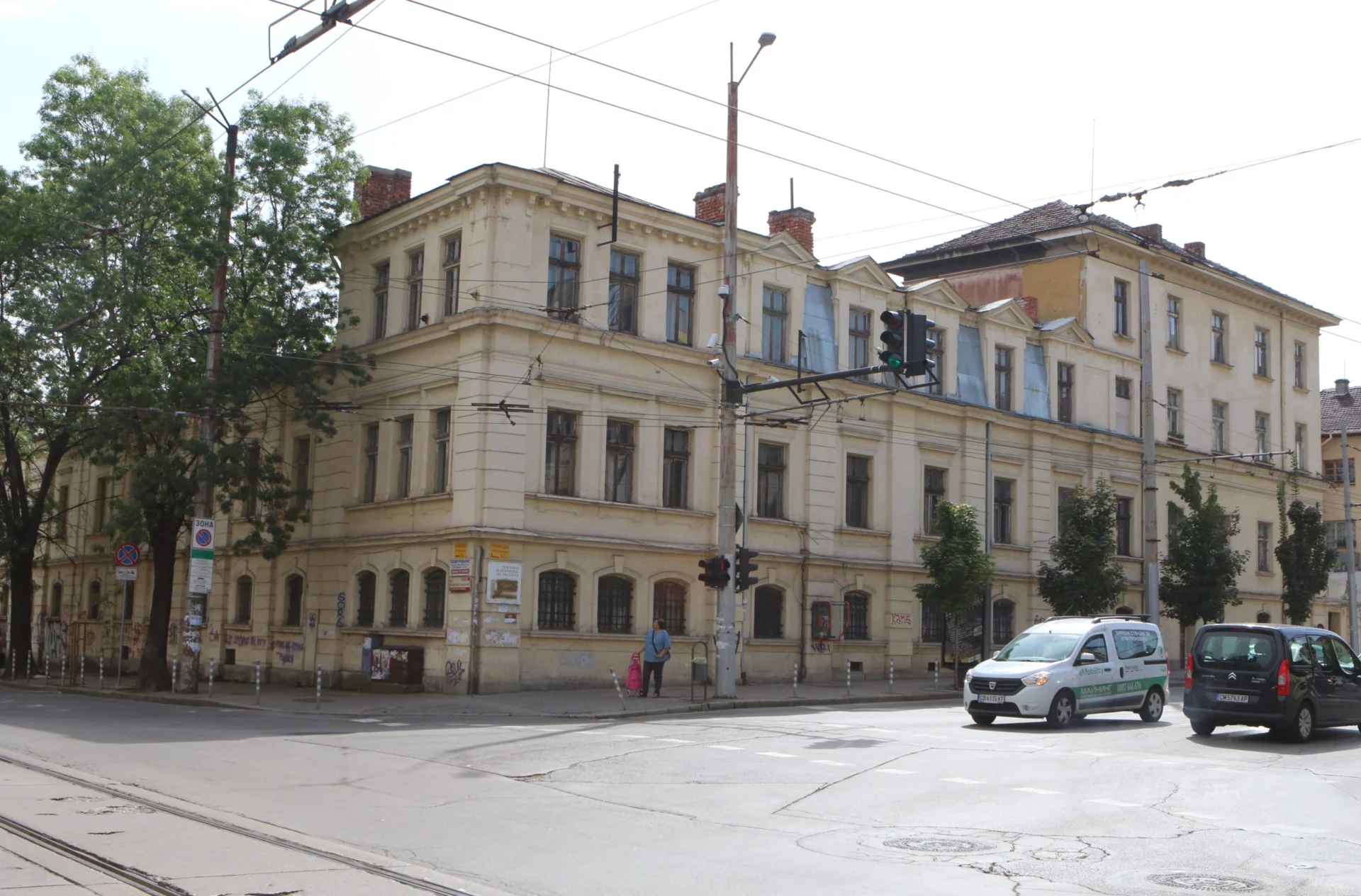 Бивши царски конюшни Дондуков