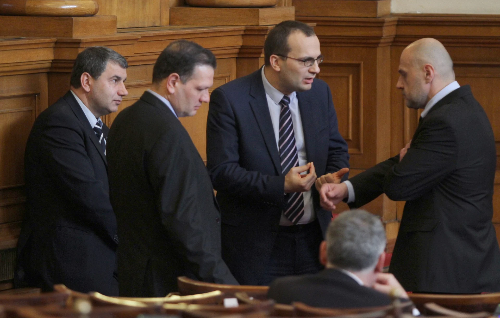 Парламент Томислав Дончев
