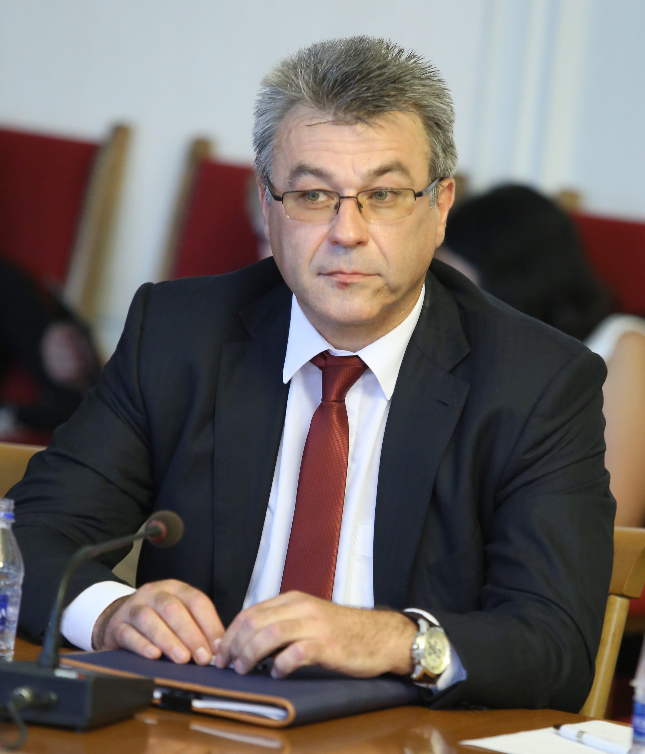 Парламент комисия по бюджет и финанси. Изслушване на кандидатите за управител на Българската народна банка Бисер Манолов