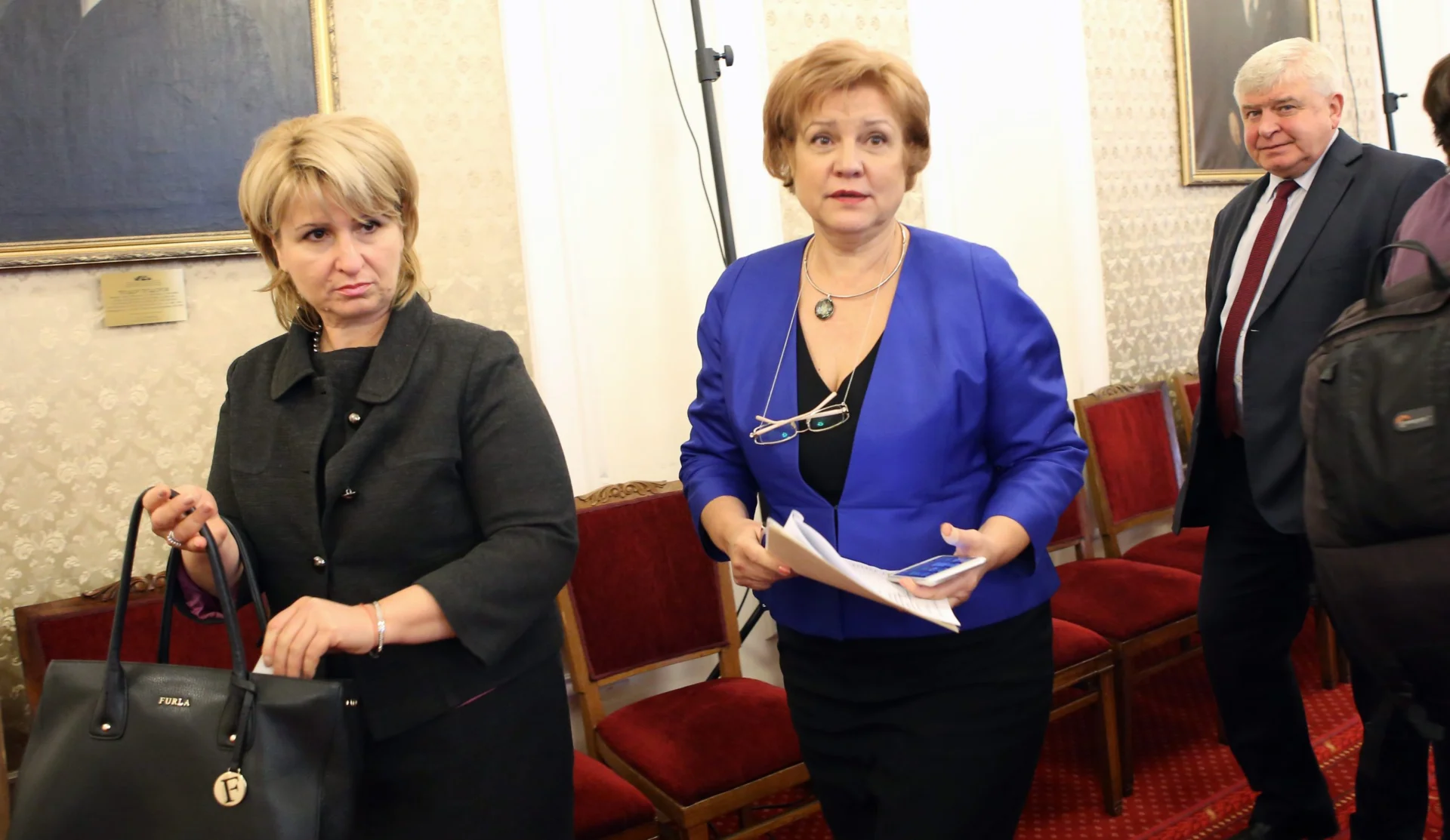 Парламент - комисия по бюджет и финанси Менда Стоянова
