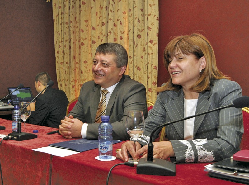 Оперативното управление на ОББ остава в ръцете на Стилиян Вътев и Радка Тончева.