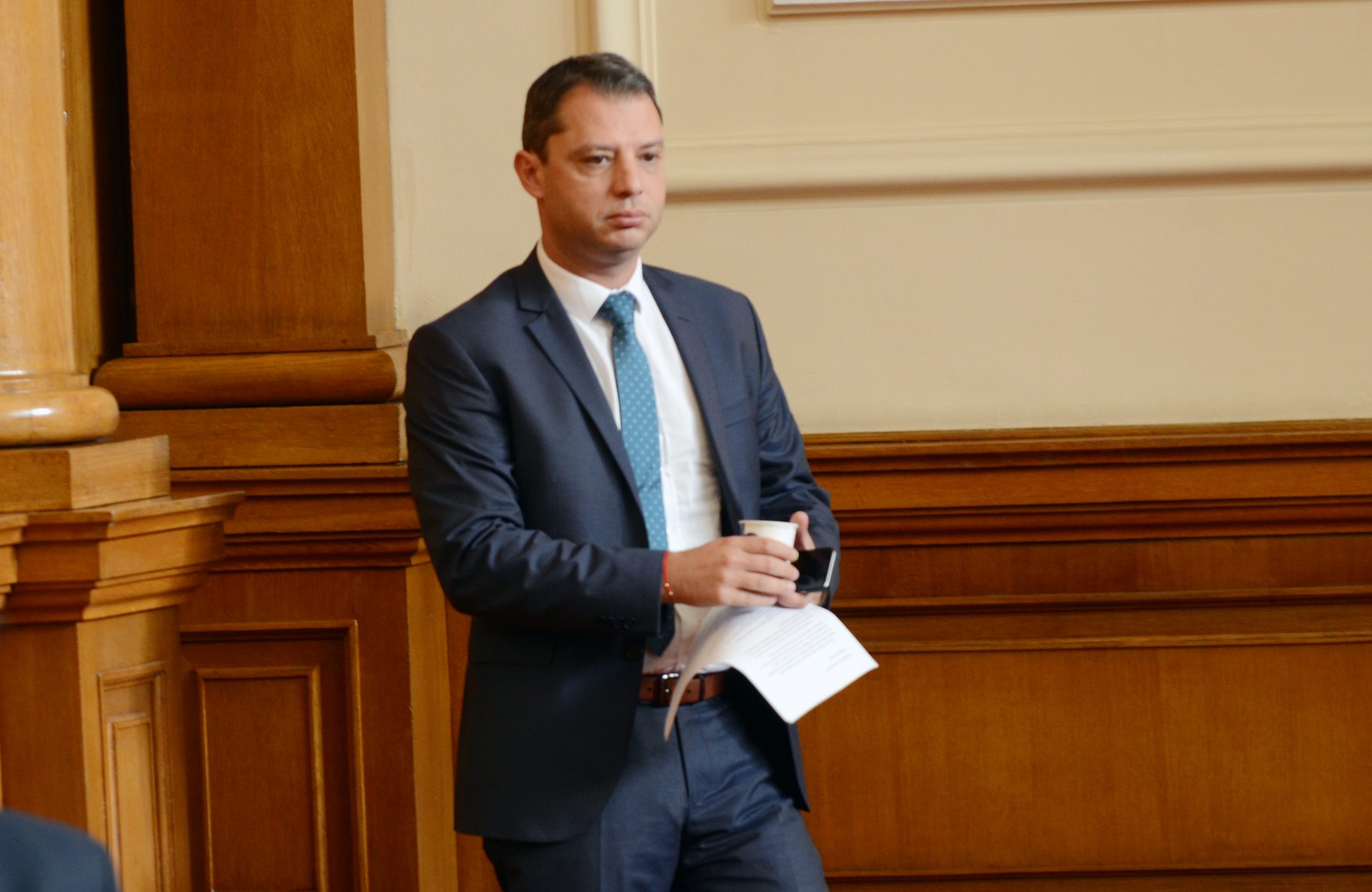 Парламент дебат за оставката на Делян Добрев