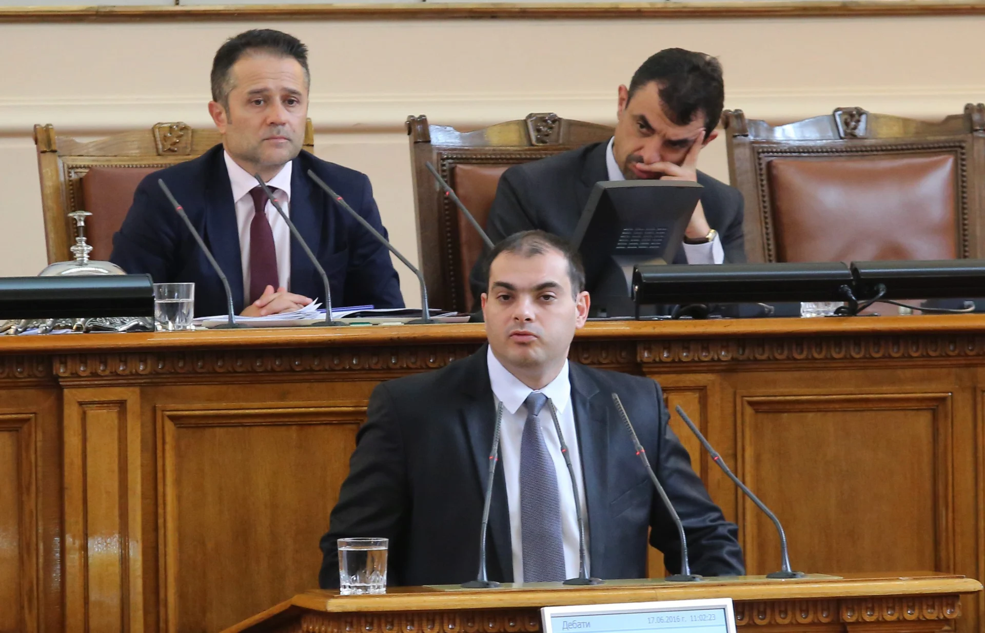 Парламент Филип Попов