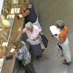 Посещението на клиентите в банковите клонове често е съпътствано с неприятни новини за неочаквани такси и комисиони.