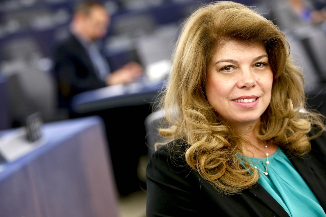 Илияна Йотова