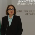 Надежда Нейнски: На този етап смятаме да не се откриват секции за вота в Близкия изток