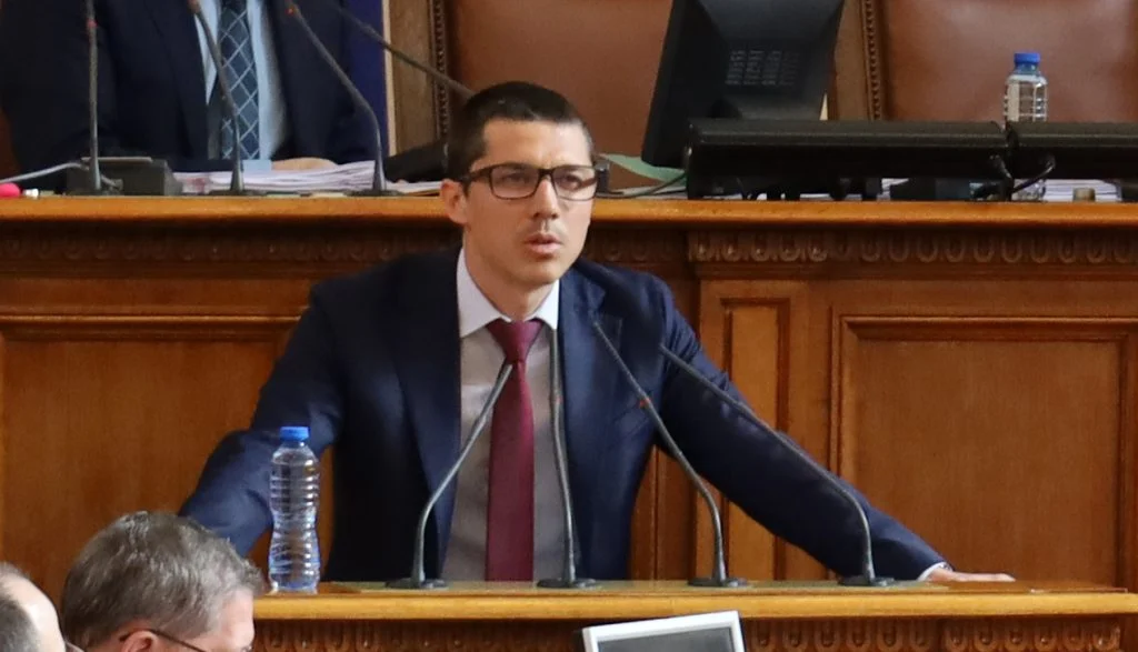 Парламент Мирослав Иванов