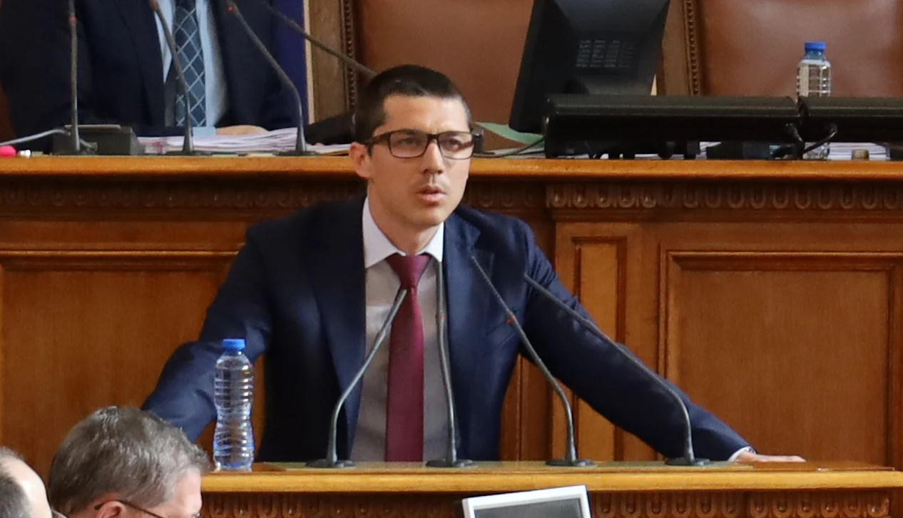 Парламент Мирослав Иванов