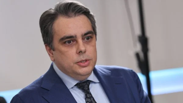 Асен Василев с въпроси към Румен Радев за еврото и ДАНС