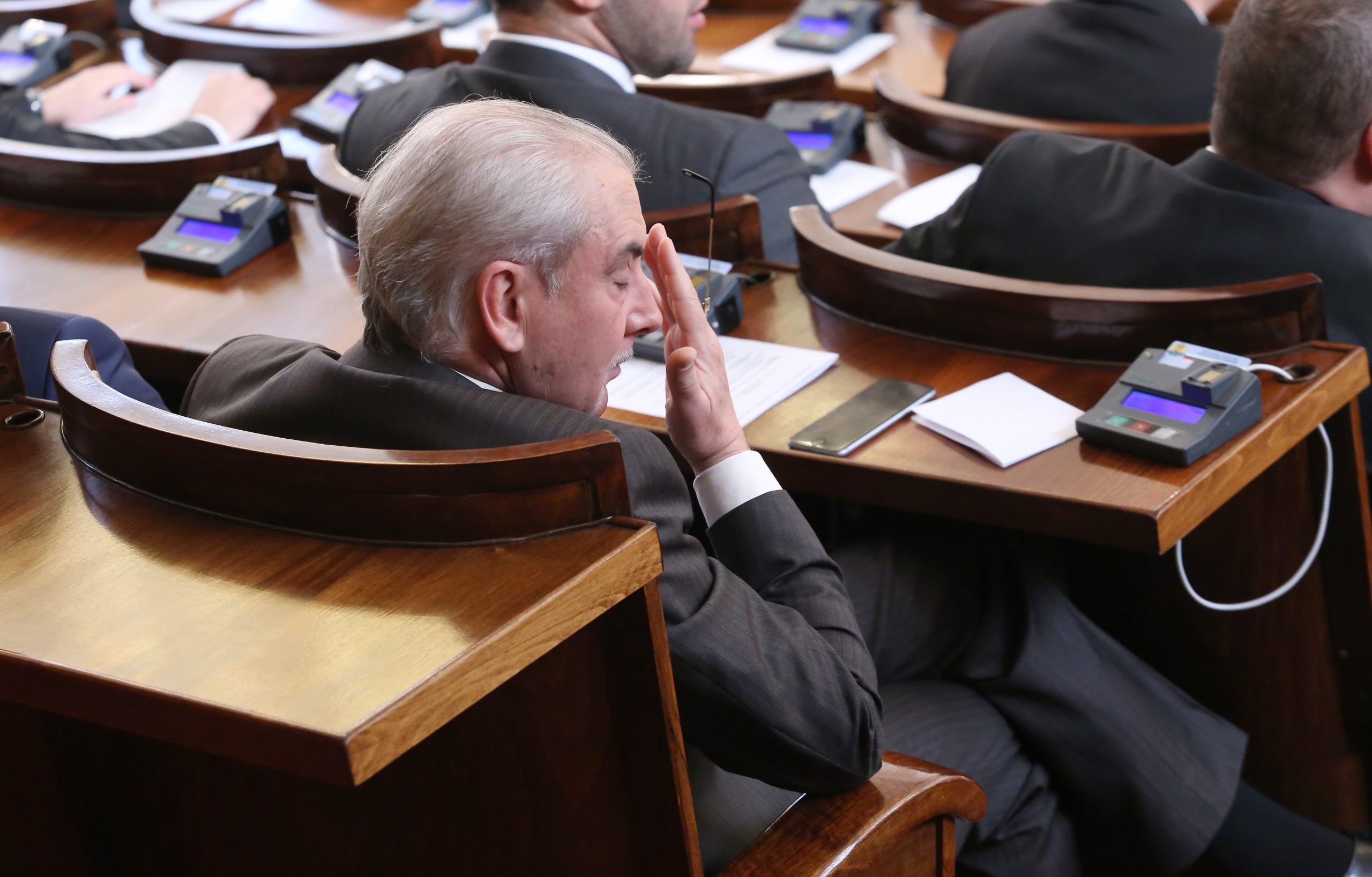 Парламент Лютви Местан