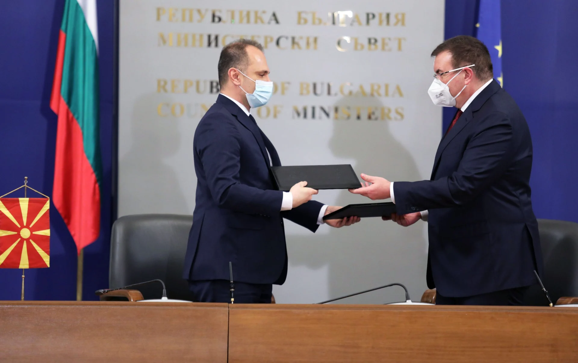 Костадин Ангелов и здравния министър на Северна Македония Венко Филипче