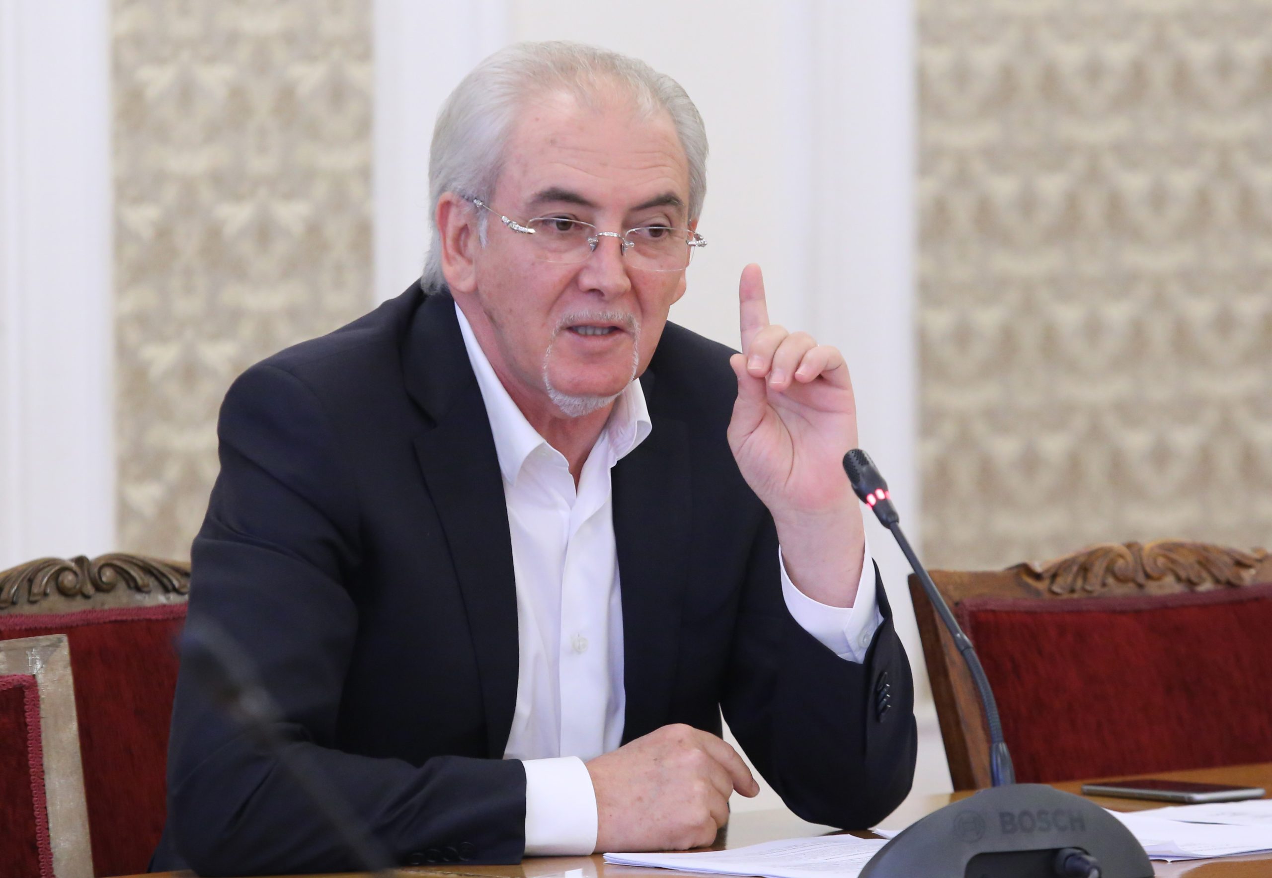 Парламент ДОСТ - Лютви Местан