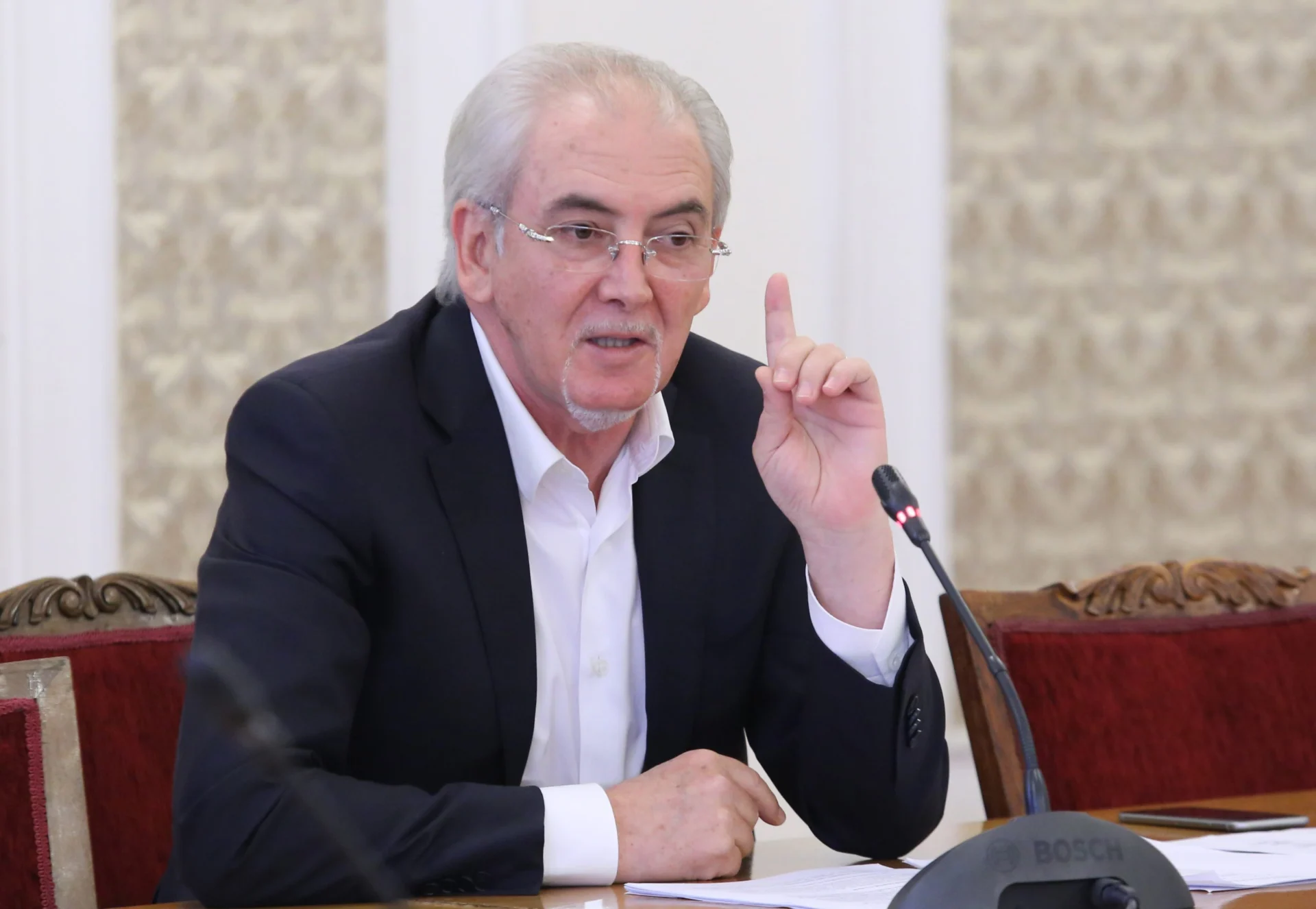 Парламент ДОСТ - Лютви Местан