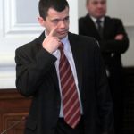 Директорът на ДАНС Константин Казаков се чуди как да запуши пробойните в родното ФБР.