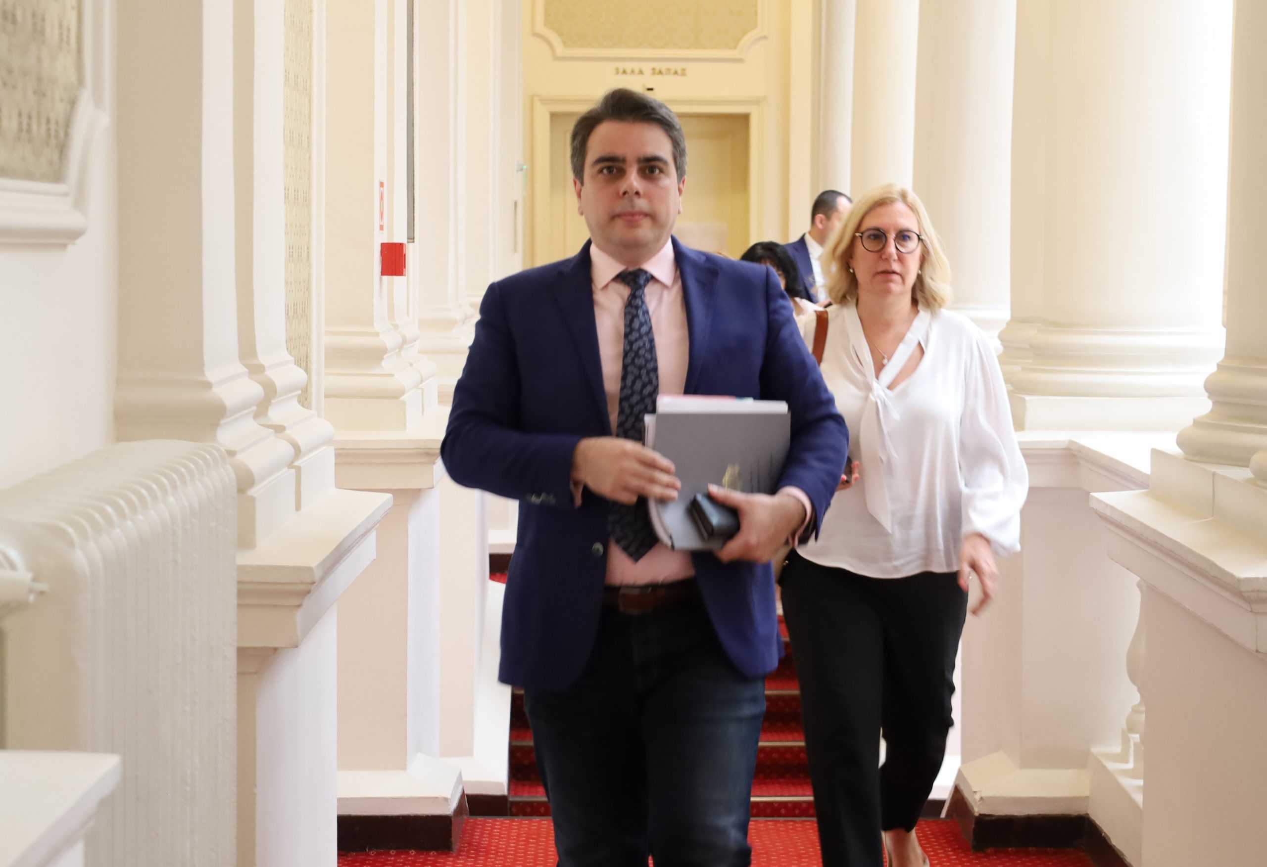 Парламент комисия по бюджет и финанси обсъждане за еврото Асен Василев
