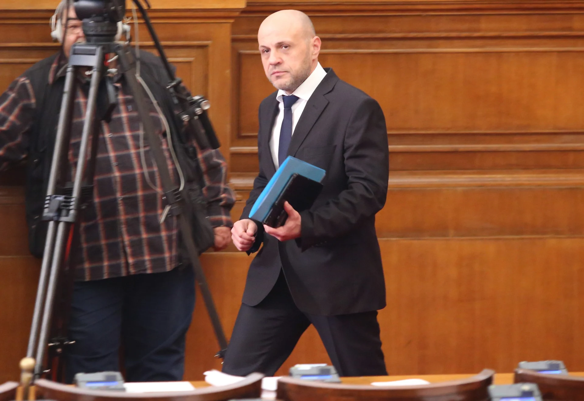 Парламент Томислав Дончев