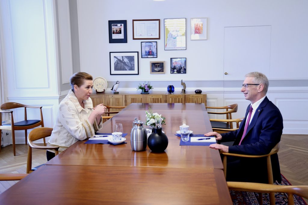 Денков обсъди с датския си колега Фредериксен опита им с вятърните централи 2 Мете Фредериксен