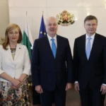 България поддържа отлични макроикономически показатели, заяви Валдис Домбровскис