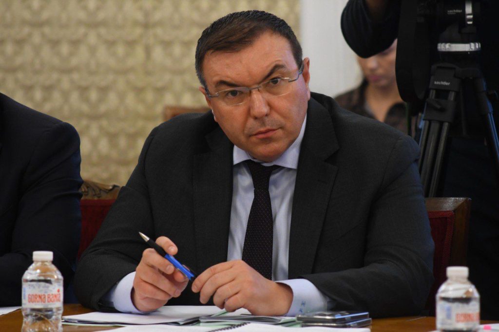 Костадин Ангелов не изключи възможността БЕХ да купи "Лукойл"