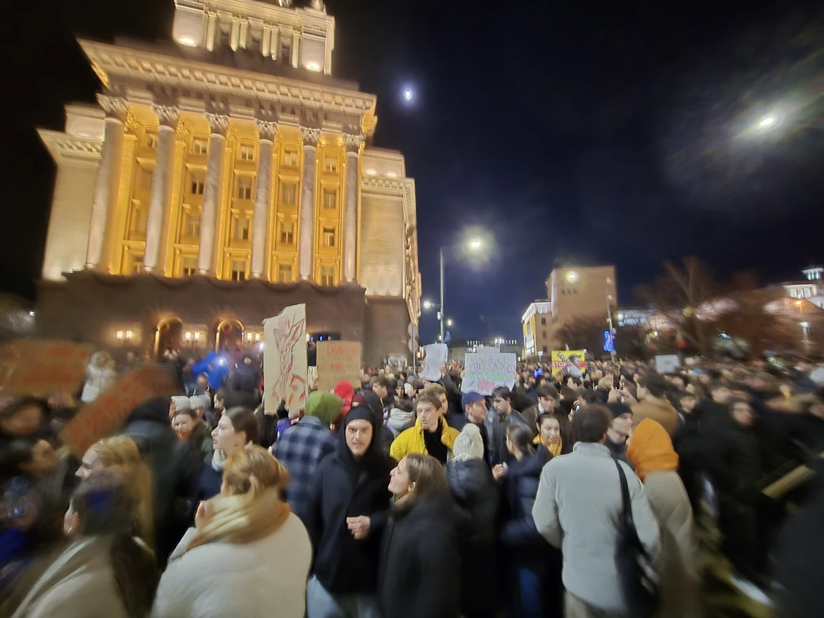 Минути след 22 00 часа се стигна до сблъсъци на кръстовището