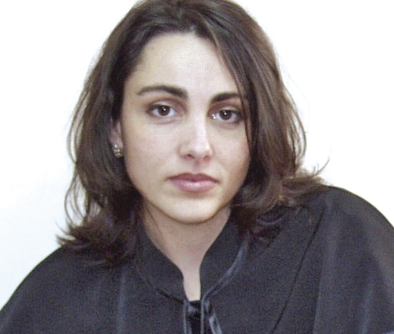 Подобно на правосъдния министър Диана Ковачева заместничката й Деница Петкова влиза в изпълнителната власт с много въпроси