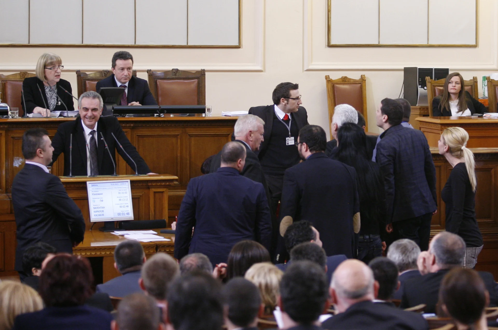 Парламент гласуване на външния дълг Атака