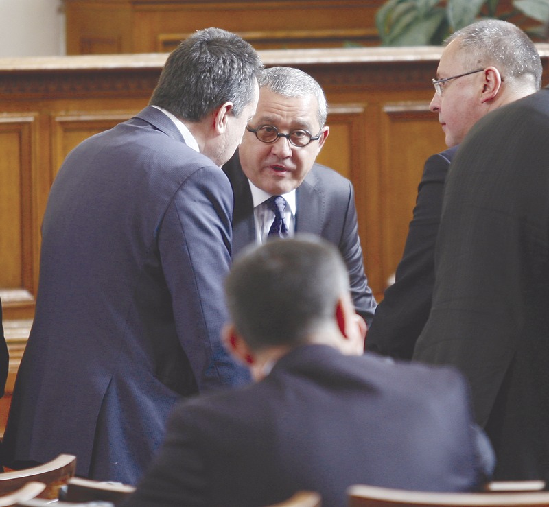 За няколко месеца управляващите лансираха няколко идеи за промени на плоския данък