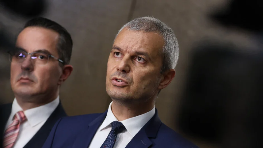 "Възраждане" смята, че решението на кризата с боклука е общините да поемат пълния контрол над дейностите