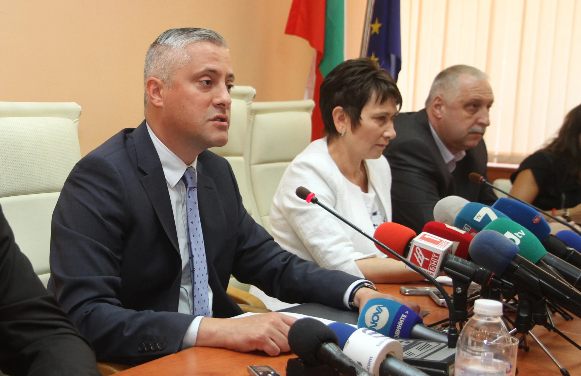 Mинистърът на икономиката Божидар Лукарски и екипът му представиха резултатите от проверките на качеството на горивата и изправността на средствата за измерване в цялата страната