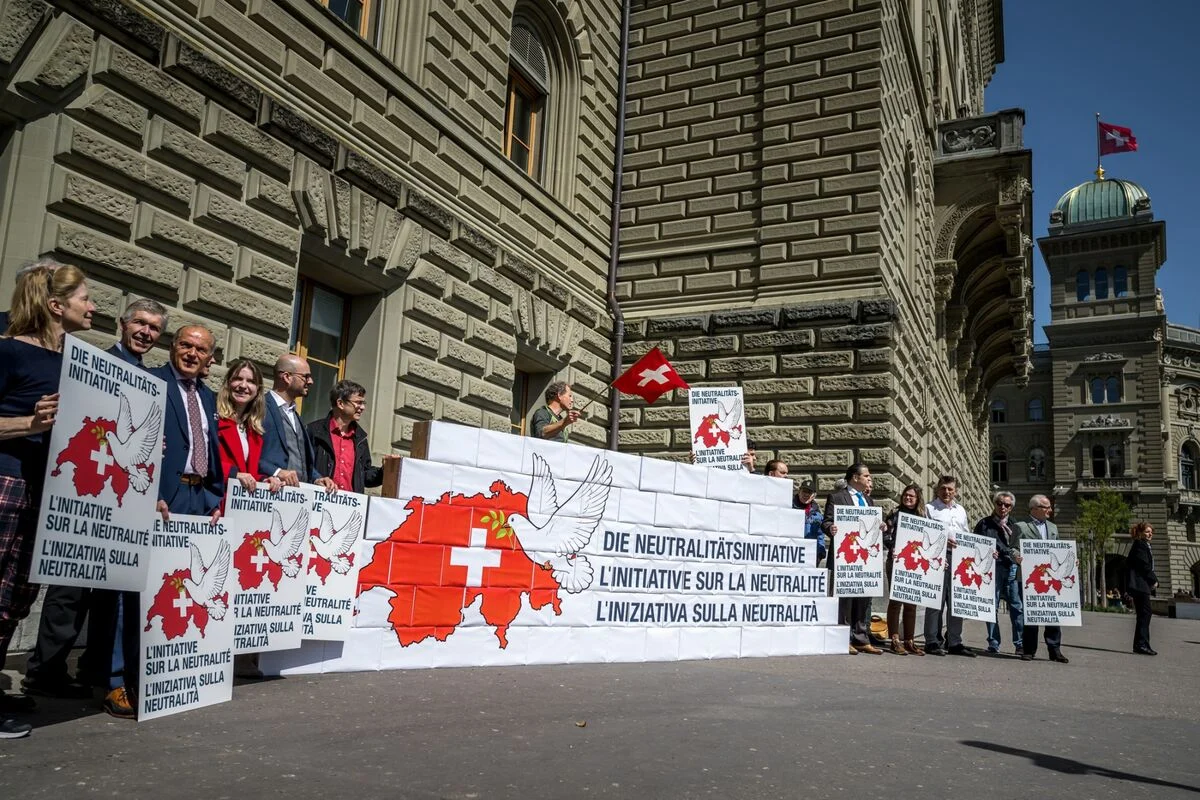 Вотът за неутралитета на Швейцария на 27 септември възражда дебата за националната идентичност
