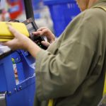 Пандемичните спестявания на американците смущават икономистите