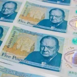 "Банк ъф Ингланд" отказа британците да ядат банкноти откакто изостави хартиения печат