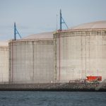 Безветрието в Европа и бурята в САЩ качиха европейските газови цени над 40 евро за мегаватчас