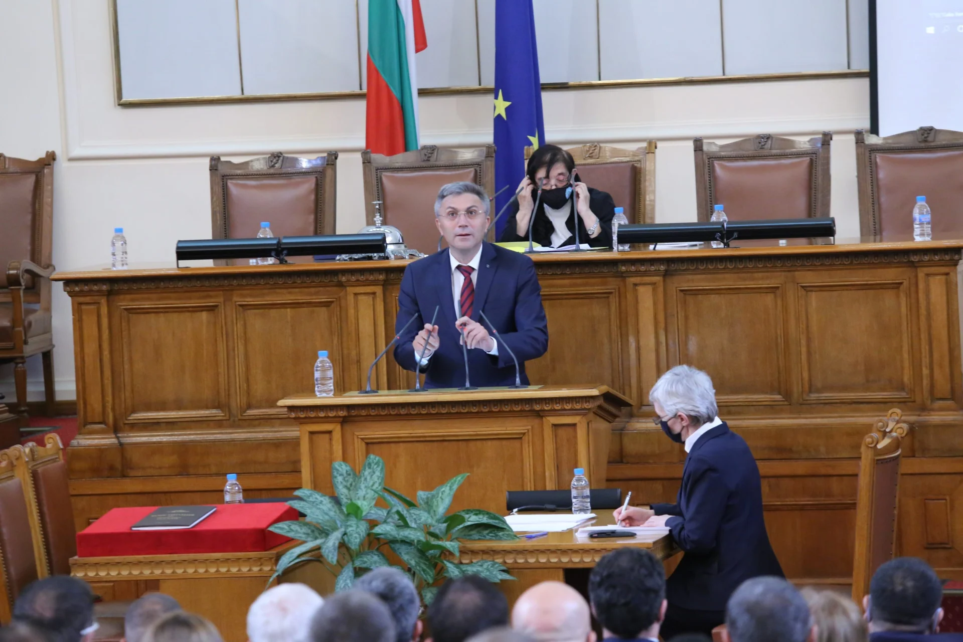 Парламент Мустафа Карадайъ