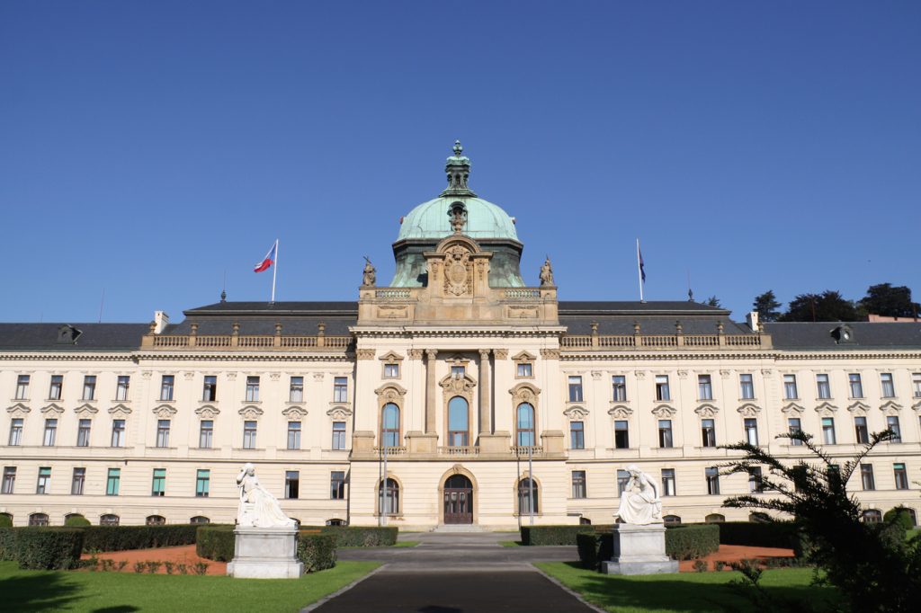 чешки парламент чехия прага