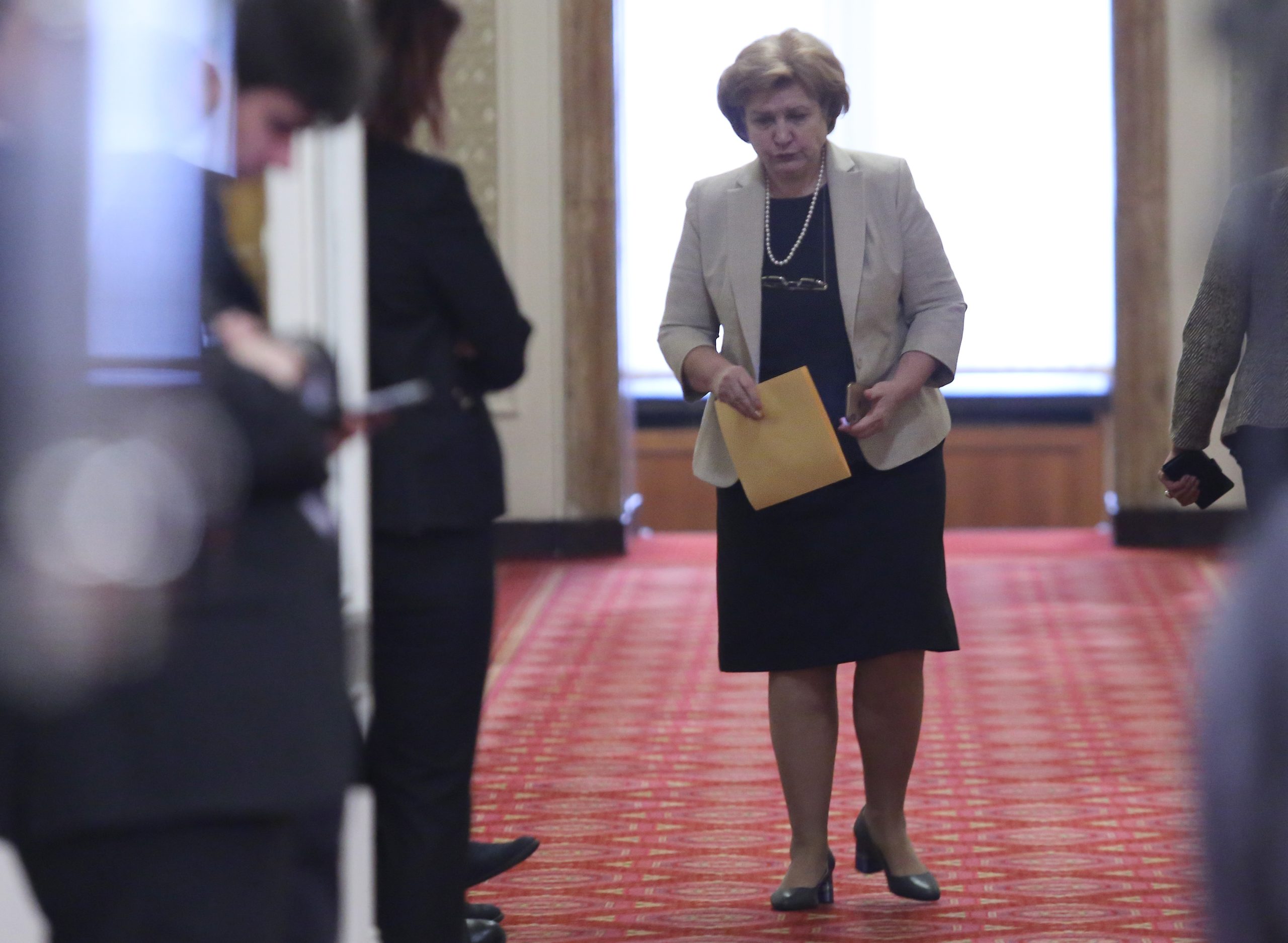 Парламент Менда Стоянова