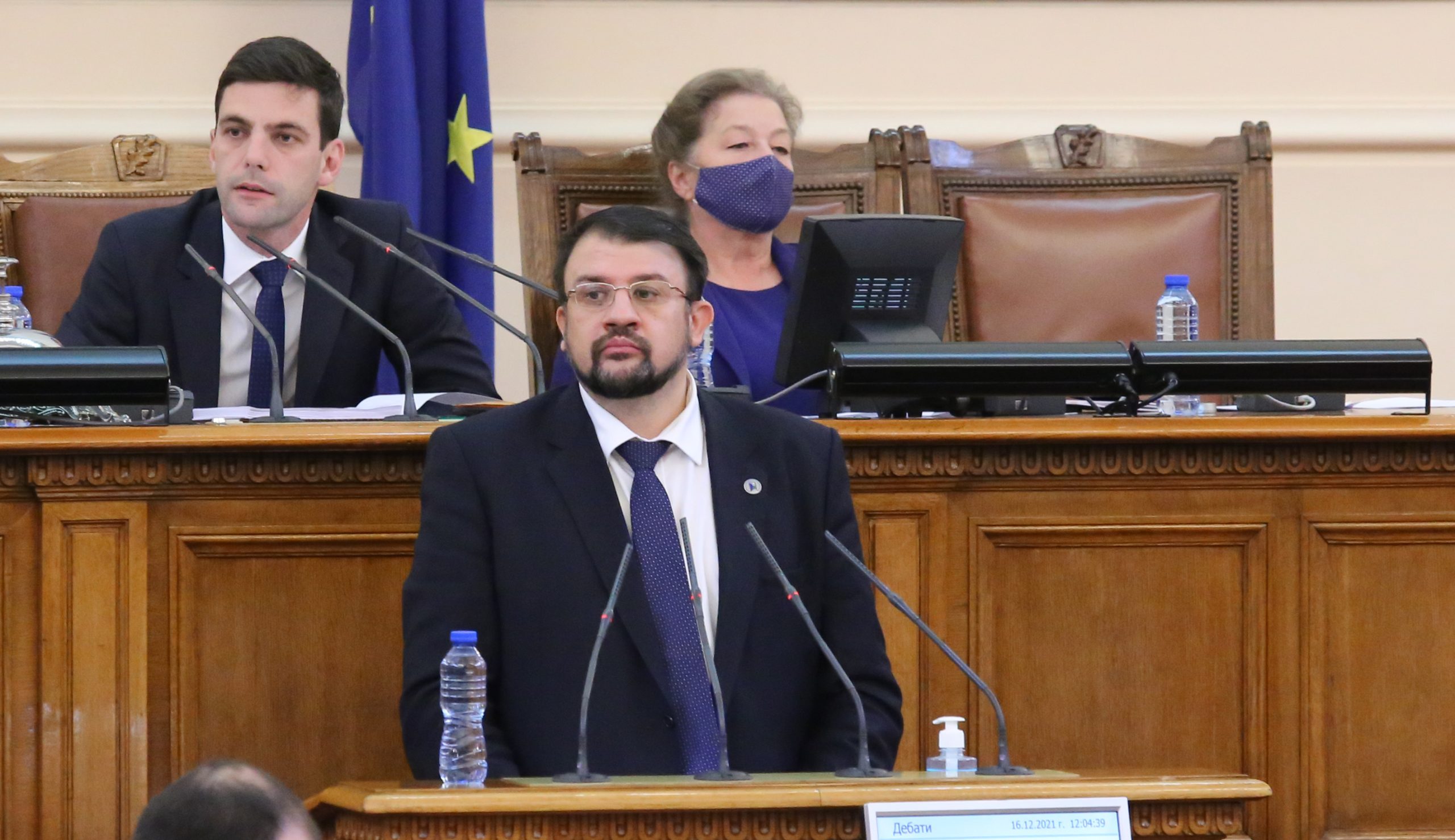 Парламент Нестимир Ананиев