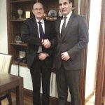 МВР шефът Цветанов и Тревър Пиърс си стискат ръцете