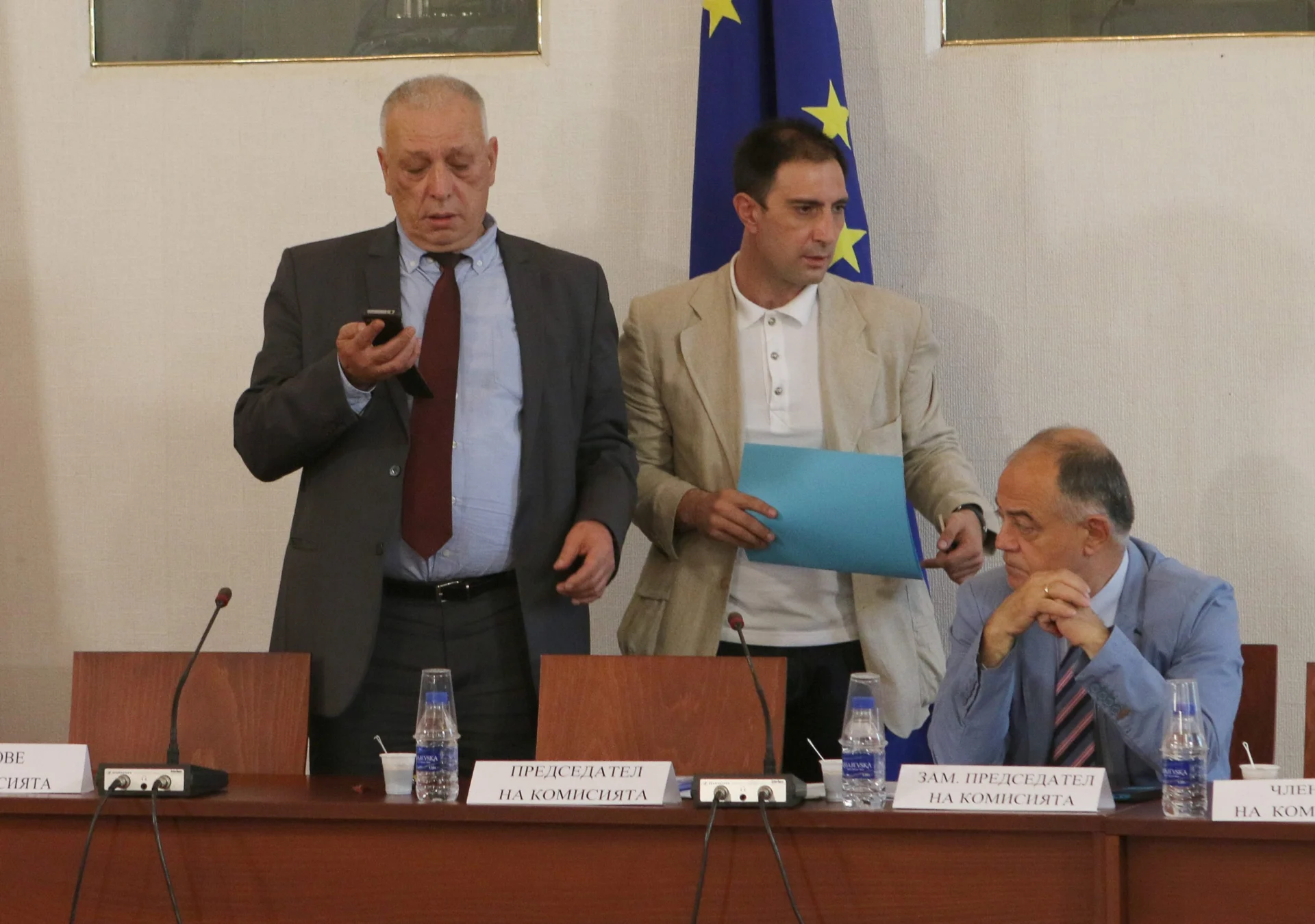 Парламент Временна комисия за обсъждане на Законопроект за изменение и допълнение на Конституцията на Република България