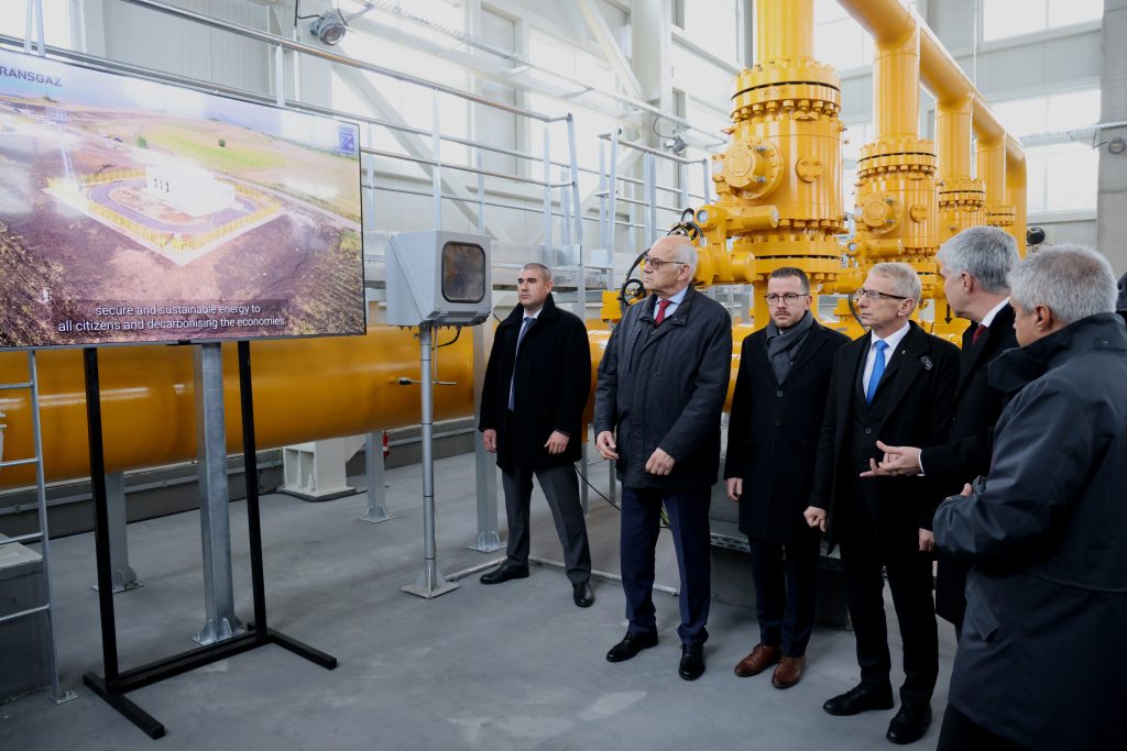 С новата междусистемна газова връзка България-Сърбия ще получаваме газ по нов маршрут, обяви Денков при инспекцията 6 14 2