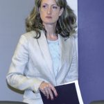 Вицепремиерът и министър на правосъдието Зинаида Златанова носи в папката проекта