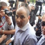 Цветан Цветанов финтира журналистите след "човешкия" си разпит в прокуратурата.
