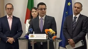 Пресконференция на министерството на иновациите и растежа Александър Пулев Стефан Савов