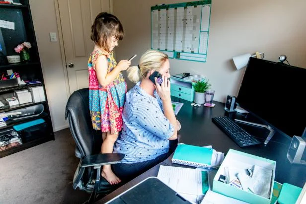 Родителите на деца до 12 години – вече с право на гъвкаво работно време