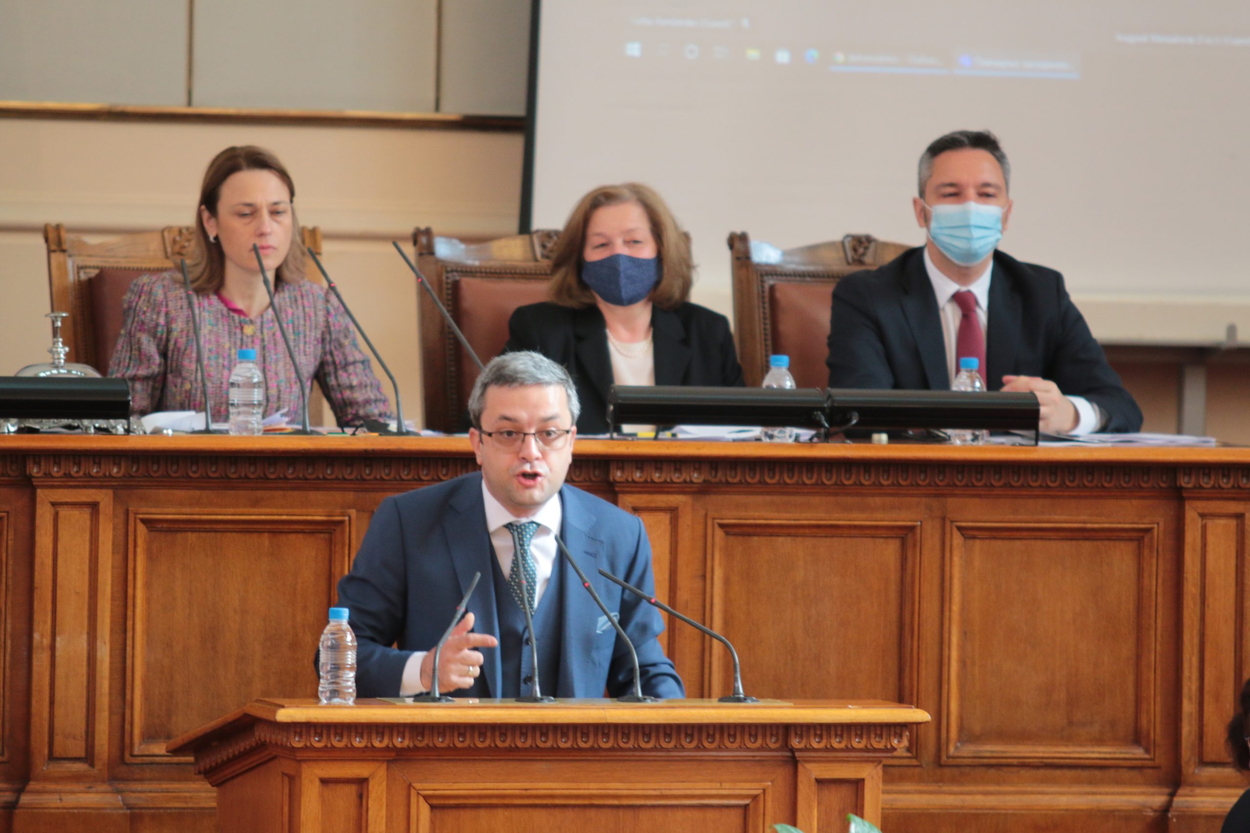 Парламент Тома Биков